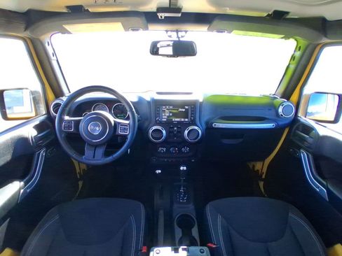 Used 2015 Jeep Wrangler Unlimited Sahara w/ Connectivity Group image 11