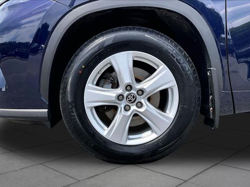 Used 2023 Toyota Highlander LE FWD image 11