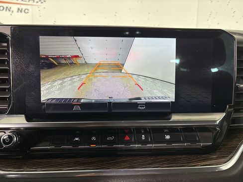 Used 2023 GMC Sierra 1500 SLE image 16