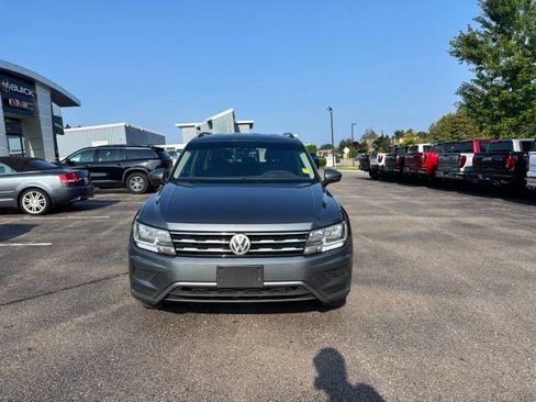 Used 2019 Volkswagen Tiguan SE w/ 3rd Row Seat Package AWD/4WD image 2