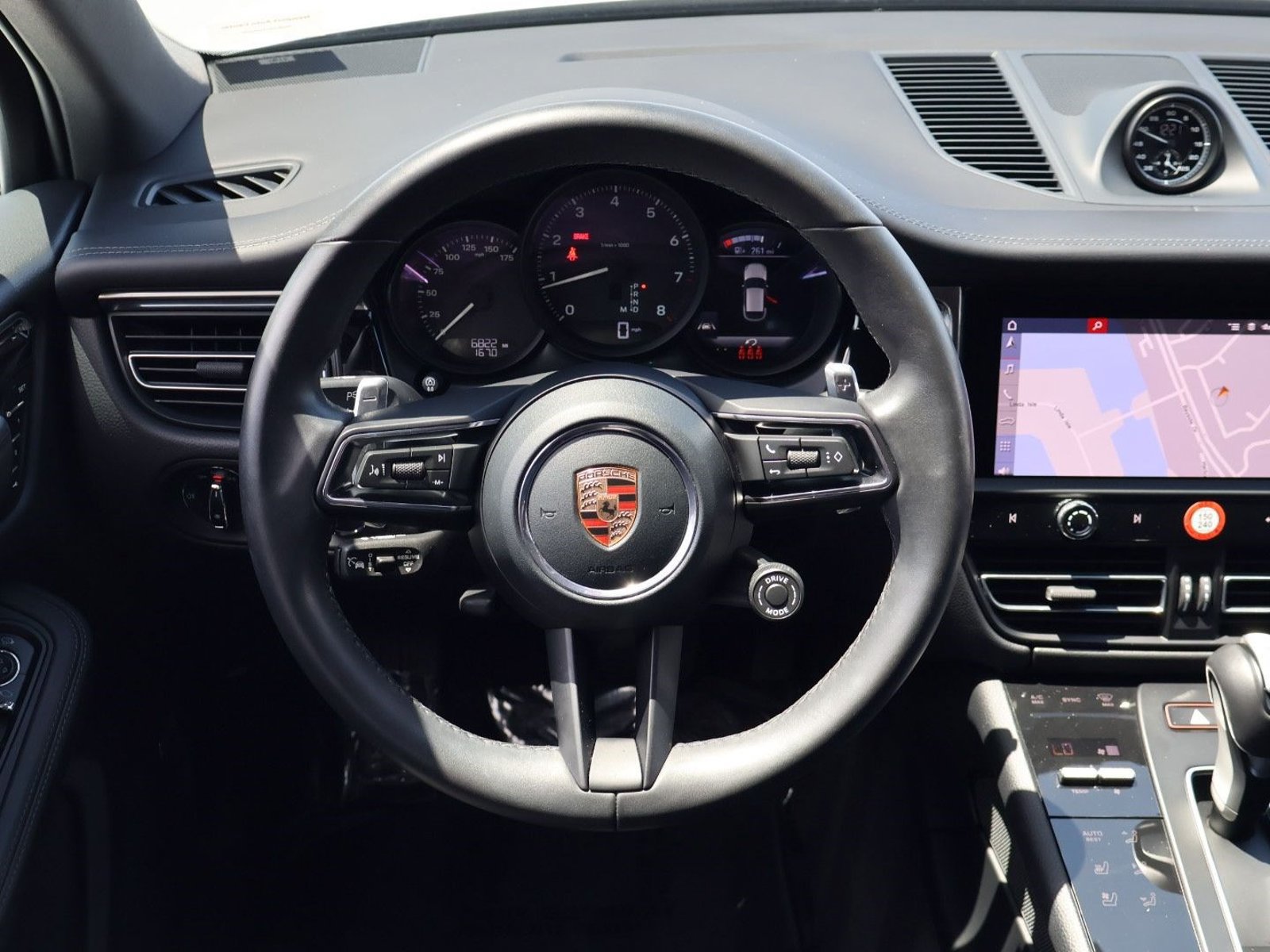 Certified 2026 Porsche Macan AWD/4WD image 15