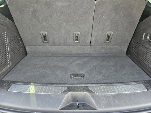 Used 2021 GMC Yukon Denali w/ Denali Premium Package image 35