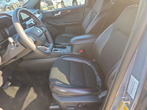 Used 2025 Ford Escape ST-Line image 5