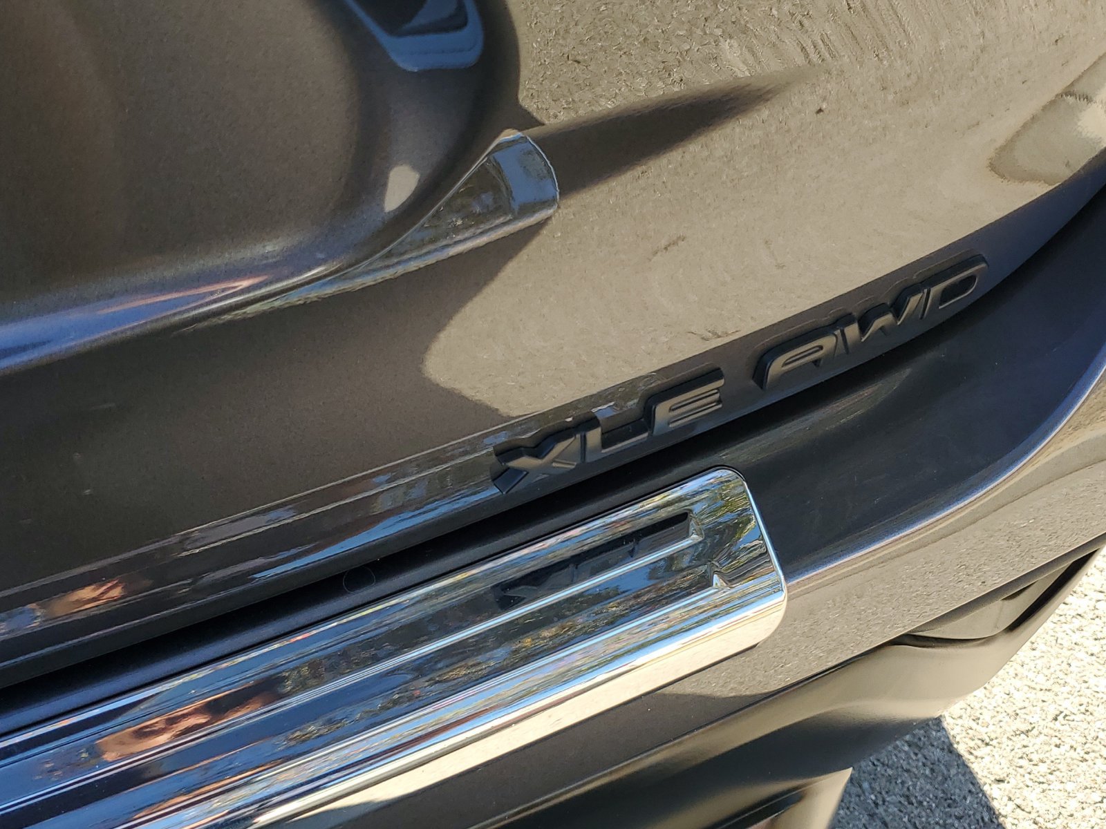 Used 2024 Toyota Highlander XLE AWD/4WD image 8