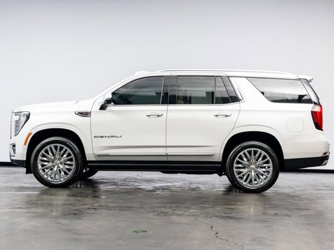 Used 2025 GMC Yukon Denali w/ Denali Reserve Package image 9