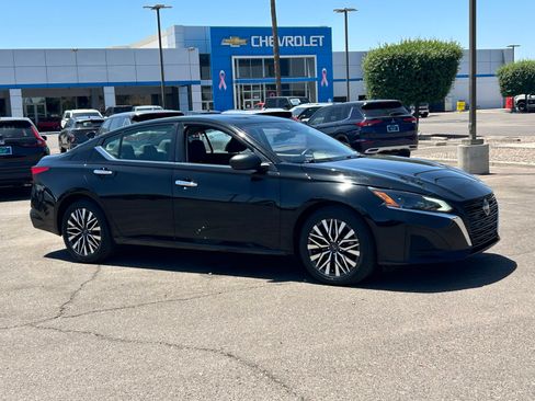 Used 2024 Nissan Altima 2.5 SV FWD image 7