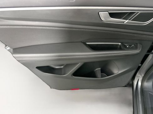 Used 2025 Volkswagen Atlas Cross Sport SE image 24