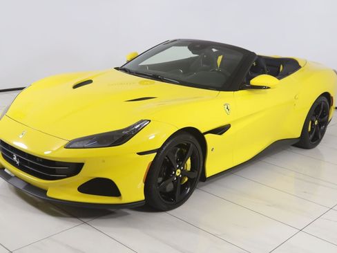 Used 2022 Ferrari Portofino M RWD image 32