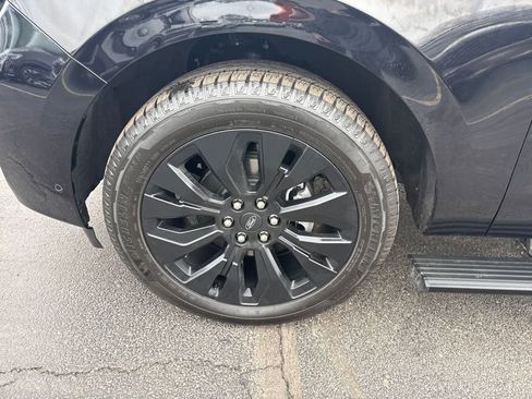 Used 2025 Ford Expedition Platinum w/ Stealth Appearance Package image 27