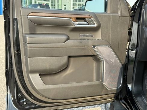 Used 2022 Chevrolet Silverado 1500 High Country w/ Technology Package image 20