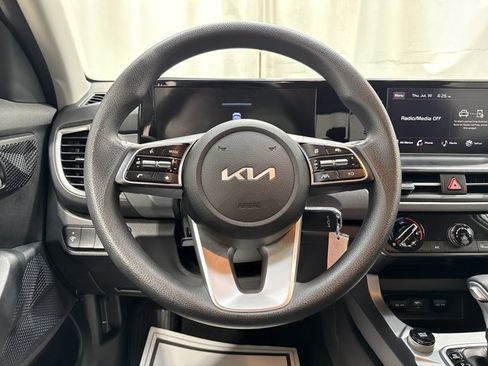 Certified 2024 Kia Seltos LX AWD/4WD image 16