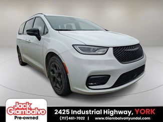 Used 2025 Chrysler Pacifica Premium video 1
