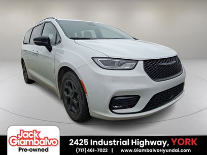 Used 2025 Chrysler Pacifica Premium