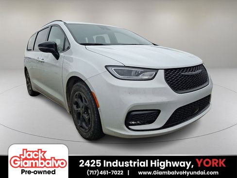 Used 2025 Chrysler Pacifica Premium image 1