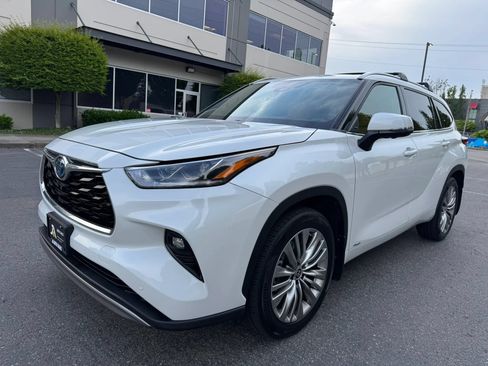 Used 2023 Toyota Highlander Platinum AWD/4WD image 4