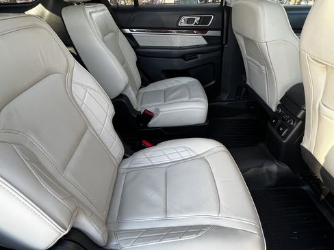 Used 2017 Ford Explorer Platinum image 41