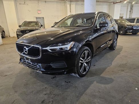 Used 2020 Volvo XC60 T6 Momentum w/ Premium Package image 1