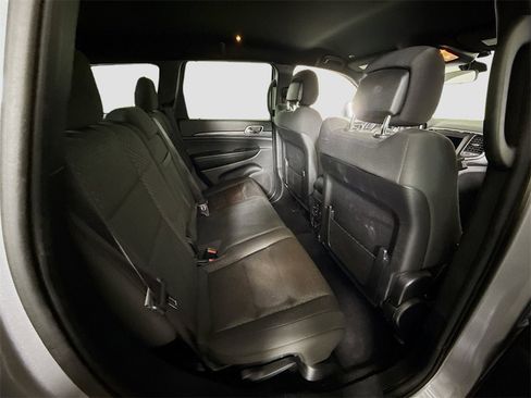 Used 2019 Jeep Grand Cherokee Laredo w/ Security & Convenience Group image 18