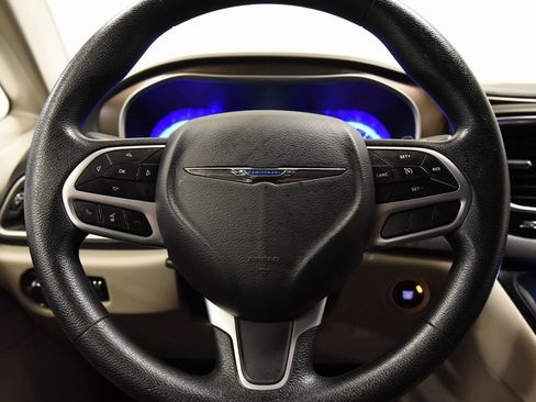 Used 2020 Chrysler Voyager Lxi image 26