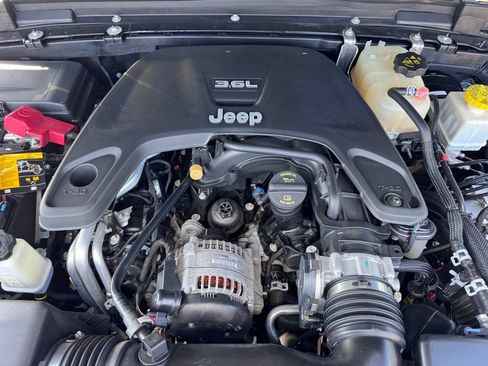 Used 2021 Jeep Gladiator Mojave AWD/4WD image 34