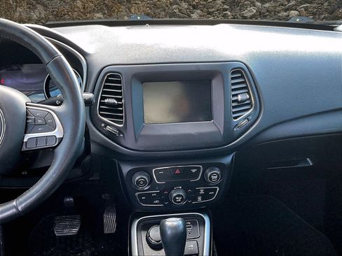 Used 2018 Jeep Compass Latitude w/ Popular Equipment Group image 6