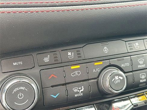 Used 2024 Dodge Durango GT image 25