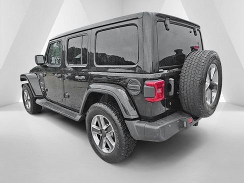 Used 2019 Jeep Wrangler Unlimited Sahara w/ Uconnect 4C Nav & Sound Group AWD/4WD image 7