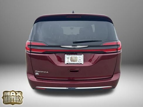Used 2023 Chrysler Pacifica Touring-L image 7