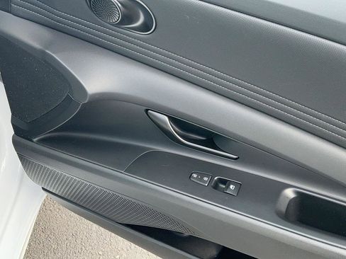 Certified 2025 Hyundai Elantra Sport image 26