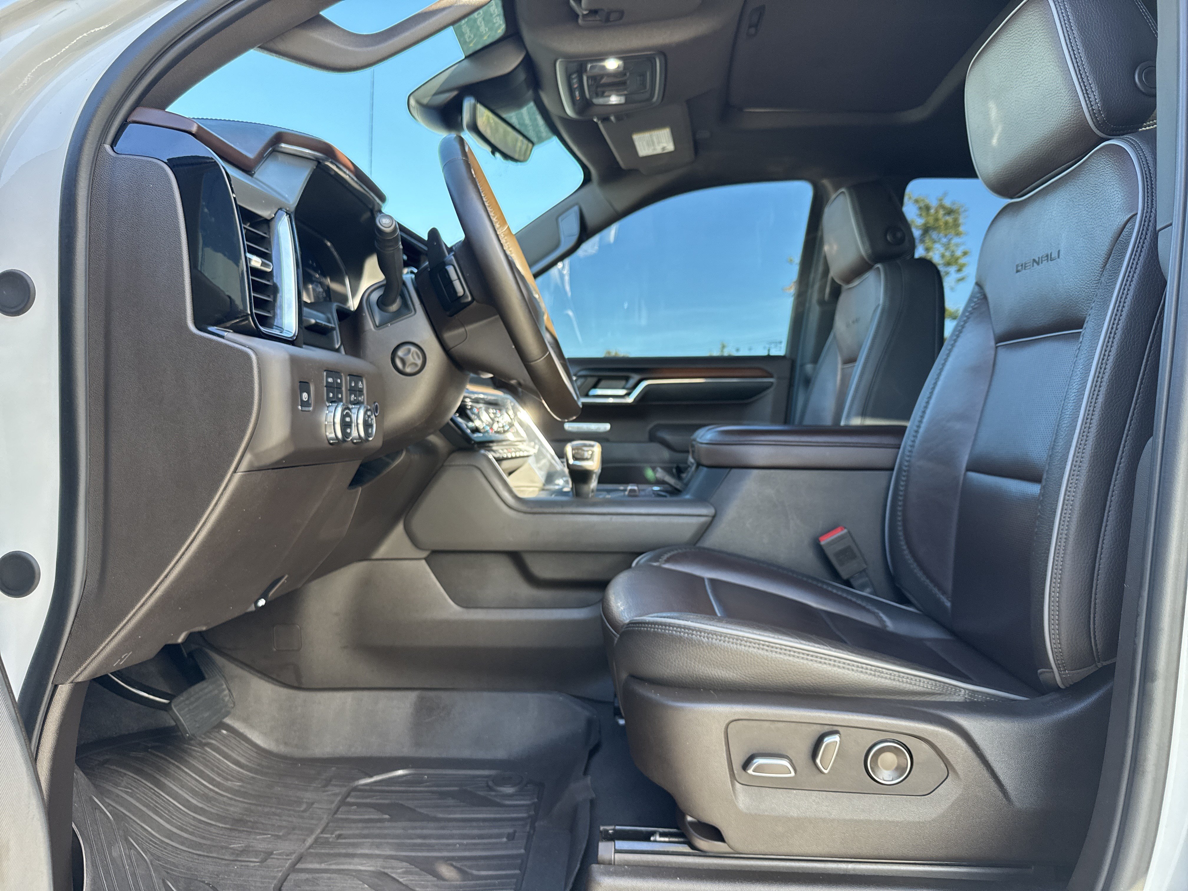 Used 2024 GMC Sierra 1500 Denali w/ Denali Reserve Package AWD/4WD image 17