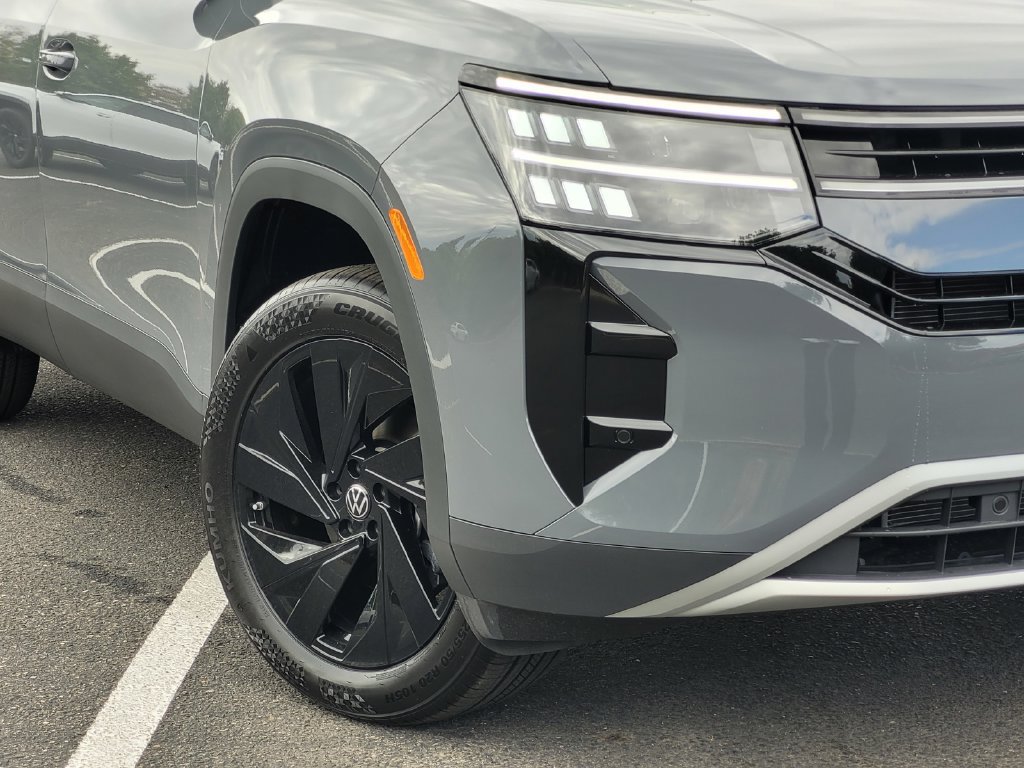 New 2027 Volkswagen Atlas SE FWD image 3