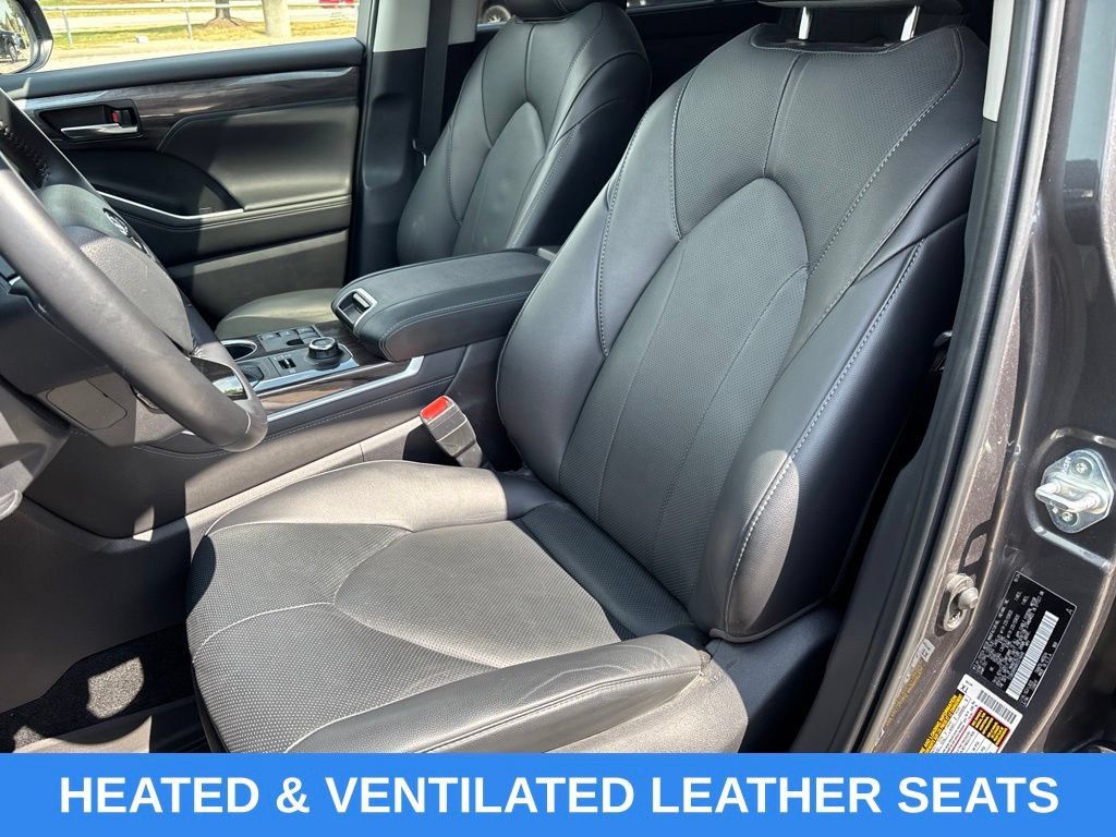 Used 2024 Toyota Highlander Limited AWD/4WD image 3
