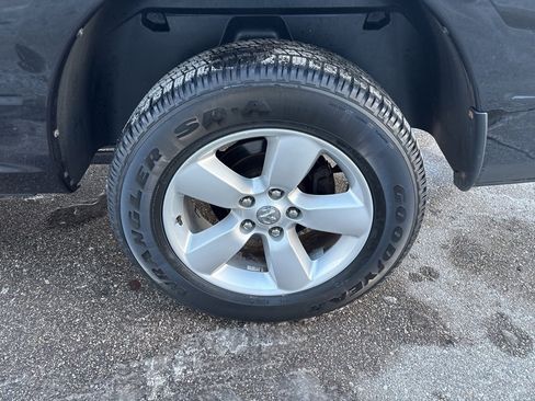 Used 2018 RAM 1500 SLT image 9