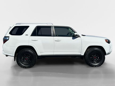Used 2018 Toyota 4Runner SR5 image 6