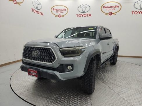 Used 2018 Toyota Tacoma TRD Off-Road w/ Technology Package AWD/4WD image 2