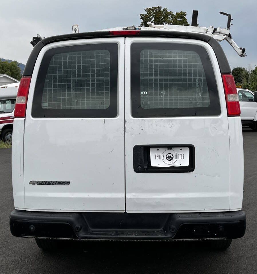 Used 2017 Chevrolet Express 2500 RWD image 6