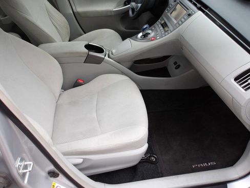 Used 2015 Toyota Prius Two image 7