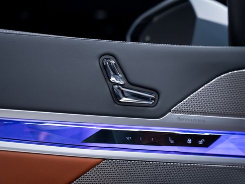 Used 2023 BMW i7 xDrive60 image 53