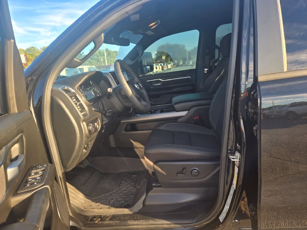 Used 2025 RAM 1500 Big Horn AWD/4WD image 7