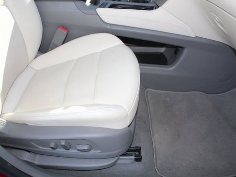 Used 2023 Cadillac XT6 Premium Luxury w/ Technology Package image 17