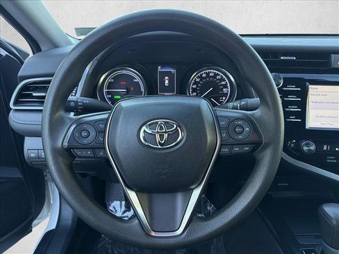 Used 2020 Toyota Camry LE image 14