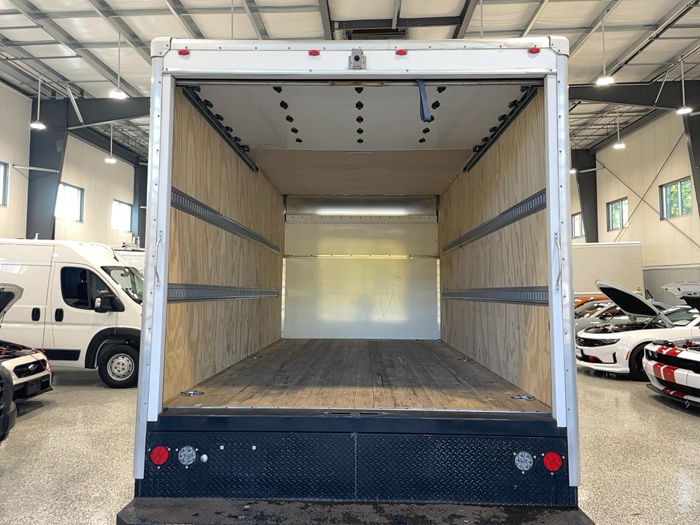 Used 2024 Ford E-450 and Econoline 450 Super Duty w/ Power Windows & Locks Group RWD image 7