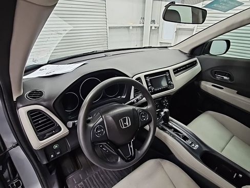 Used 2020 Honda HR-V LX image 12