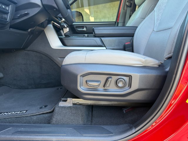 Used 2025 Toyota Tundra SR5 w/ SR5 Premium Package AWD/4WD image 17