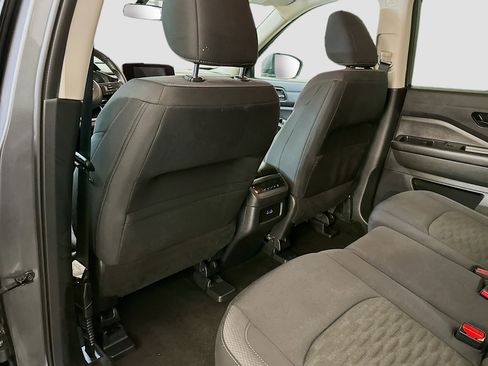 Used 2025 Nissan Pathfinder SV image 27