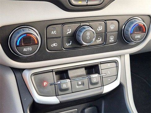 Certified 2022 GMC Terrain SLE w/ Driver Convenience Package image 19