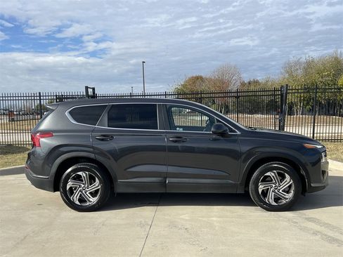 Used 2021 Hyundai Santa Fe SE image 3
