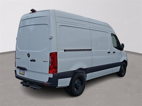 Used 2025 Mercedes-Benz Sprinter 2500 image 5