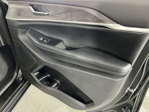 Used 2024 Jeep Grand Cherokee L Limited w/ Black Appearance Package image 36