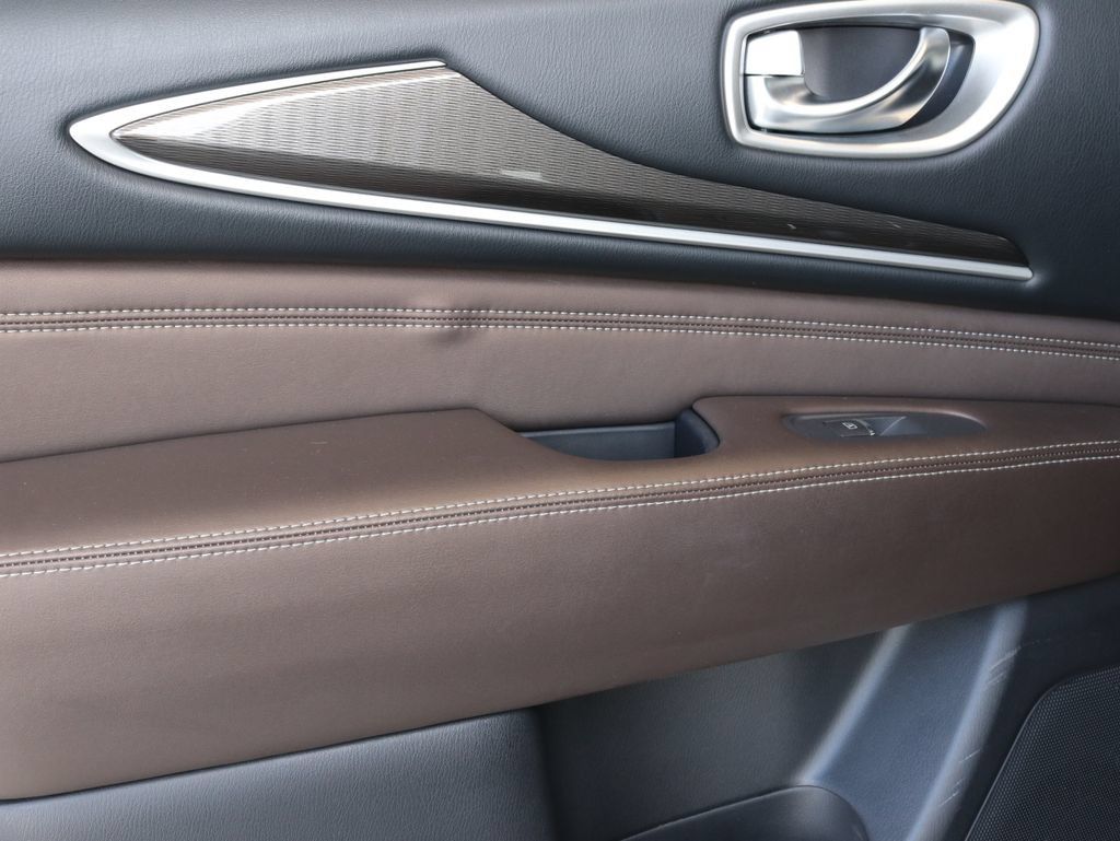 Used 2019 INFINITI QX60 Luxe w/ Essential Package AWD/4WD image 32